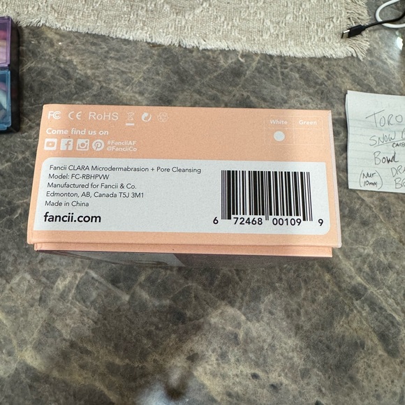 LARA White Skincare Tool - Picture 3 of 3